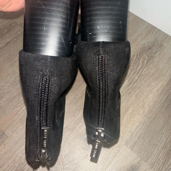 Ann Klein Solid Black Block Heel Closed Toe Suede Boots Zip Up Size 9 - Picture 15 of 16